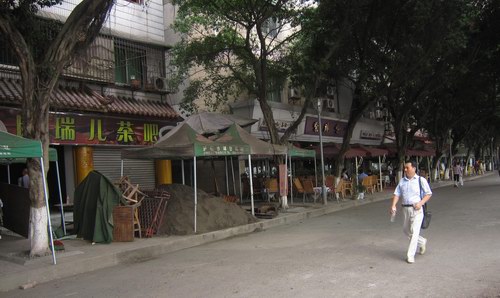 盲道成“忙”道，无法“帮盲”(图2)