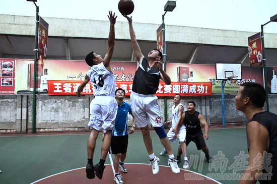 泸州:江阳区企业给力 “全民健身”掀高潮(图2) 泸州:江阳区企业给力 “全民健身”掀高潮(图2)