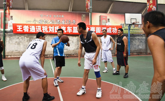 泸州:江阳区企业给力 “全民健身”掀高潮(图1) 泸州:江阳区企业给力 “全民健身”掀高潮(图1)