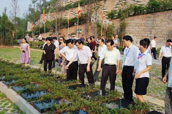 全省殡葬管理工作现场经验交流会在泸召开(图6) 全省殡葬管理工作现场经验交流会在泸召开(图6)