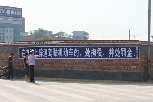叙永交警大队开展道路交通安全宣传活动(图2) 叙永交警大队开展道路交通安全宣传活动(图2)