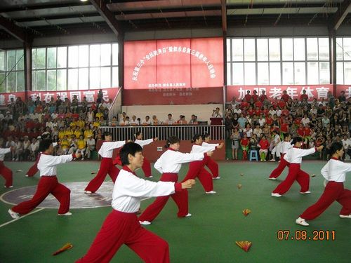 叙永县“全民健身日”掀起运动高潮(图3) 叙永县“全民健身日”掀起运动高潮(图3)