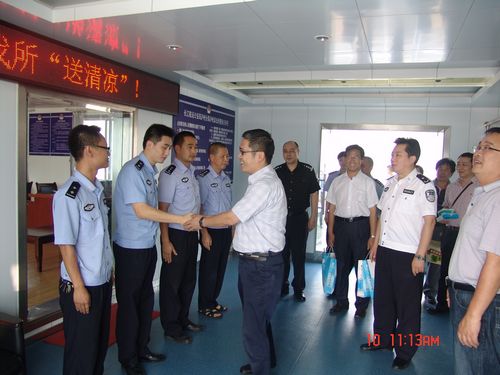长航总医院服务队走进长航泸州公安警营(图2)