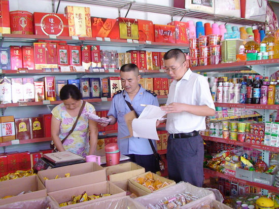 通滩镇开展食品安全宣传教育和联合大检查(图1) 通滩镇开展食品安全宣传教育和联合大检查(图1)