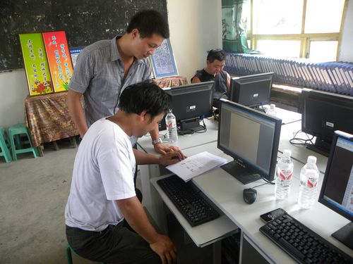 黄坭乡:抓现代远程教育 开展操作技能大练兵(图1) 黄坭乡:抓现代远程教育 开展操作技能大练兵(图1)