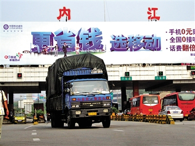 收费站“过个秤”&nbsp;十吨货车“长”两吨(图1)