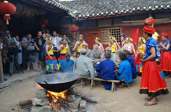 央视《苦难辉煌》摄制组叙永站拍摄结束(图2) 央视《苦难辉煌》摄制组叙永站拍摄结束(图2)