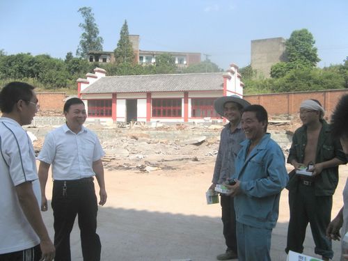 胡市镇高温送“清凉”(图3)