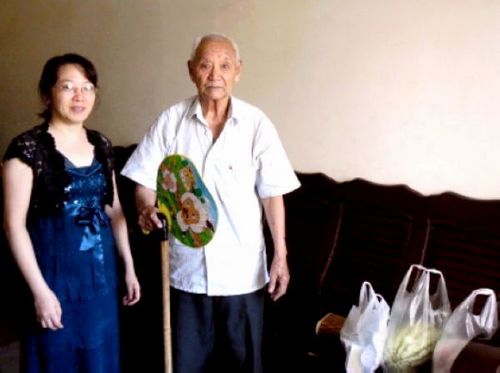 叙永台办冒酷暑给老台胞送清凉(图1)