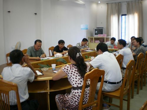 纳溪区区长熊启权到龙车查看旱情(图2) 纳溪区区长熊启权到龙车查看旱情(图2)