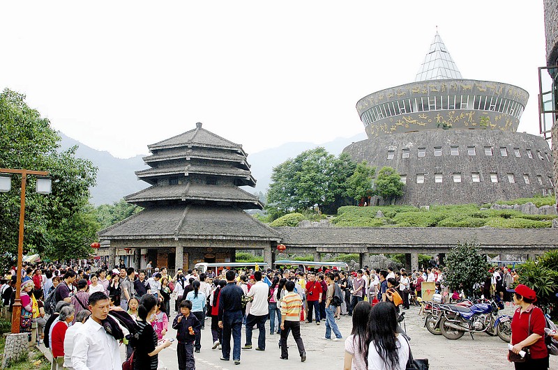 躲避“秋老虎” 宜宾避暑旅游火热(图1) 躲避“秋老虎” 宜宾避暑旅游火热(图1)