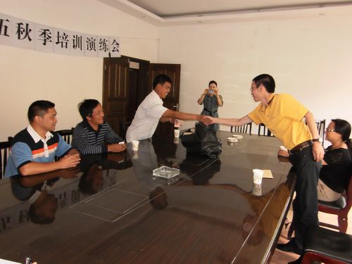 马嘶乡:伏旱灾情系人心 对口帮扶保民生(图1) 马嘶乡:伏旱灾情系人心 对口帮扶保民生(图1)