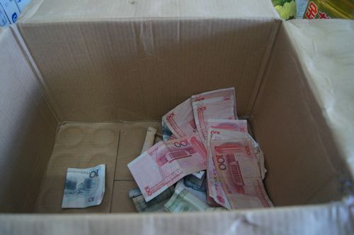 企业老总到太伏镇“送清凉”献爱心(图2)