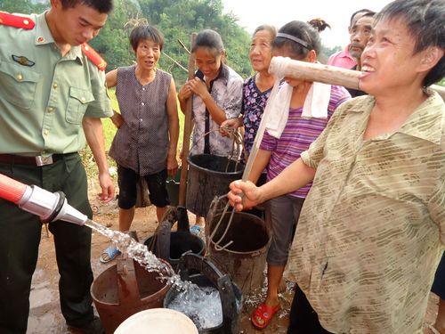 龙车镇：温虽降&nbsp;水仍缺&nbsp;及时送水保安全(图2)