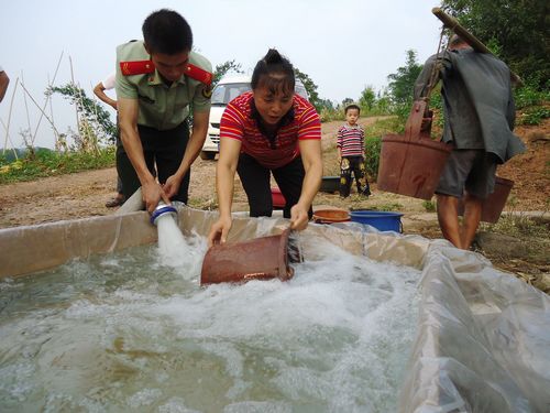 龙车镇：温虽降&nbsp;水仍缺&nbsp;及时送水保安全(图1)