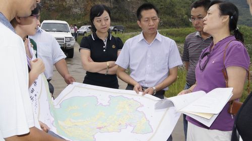 省国土资源厅张玲巡视员督导古蔺县耕地保护责任目标迎检工作(图1)