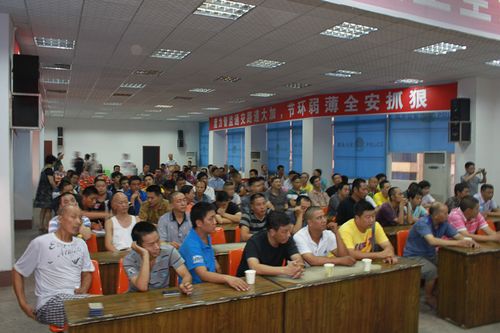 叙永交警大队利用播放警示片新教育(图2)