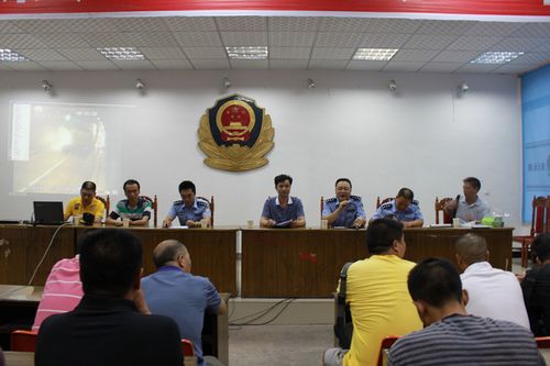 叙永交警大队利用播放警示片新教育(图1)