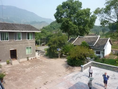 兴隆乡五保老人高高兴兴入住敬老院(图3)