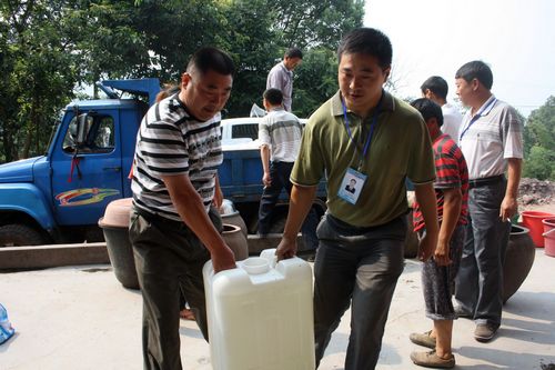 龙车镇：旱情不减，送水不止(图2)