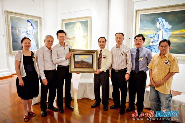 内江市画家在新加坡举办联展(图1) 内江市画家在新加坡举办联展(图1)