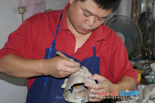 资中木偶:古老神奇的制作技艺(图2) 资中木偶:古老神奇的制作技艺(图2)