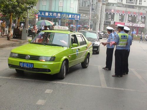 叙永交警“三举措”全力营造交通安全宣传氛围(图1)