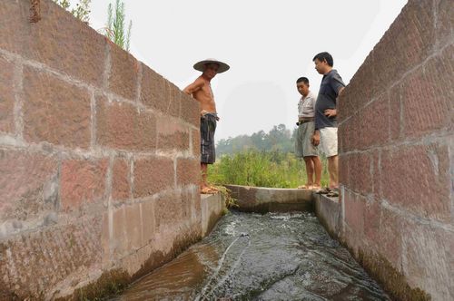 每天2万方&nbsp;&nbsp;水库加大放水量确保群众生活用水(图1)