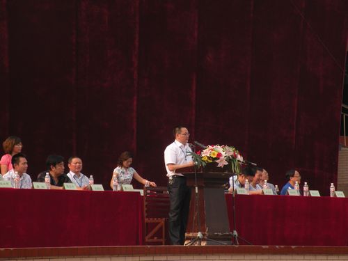 泸县一中&nbsp;&nbsp;高2014级军训闭训并汇报表演(图3)