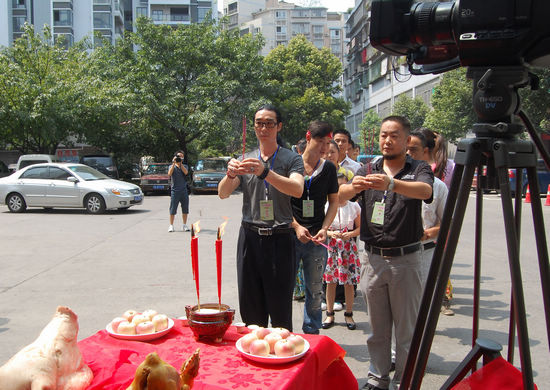16集情感电视剧《八月桂花开》纳溪开机(图9) 16集情感电视剧《八月桂花开》纳溪开机(图9)