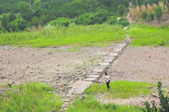 宜宾屏山富荣河54年来首次断流&nbsp;县城居民用水告急(图1)