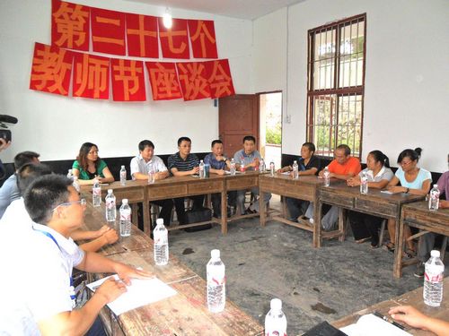 水尾镇：多部门慰问村小教师&nbsp;送中秋祝福