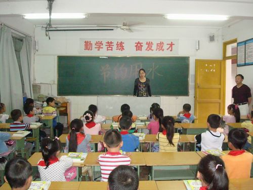 纳溪区各学校开学第一课&nbsp;讲节约用水(图1)