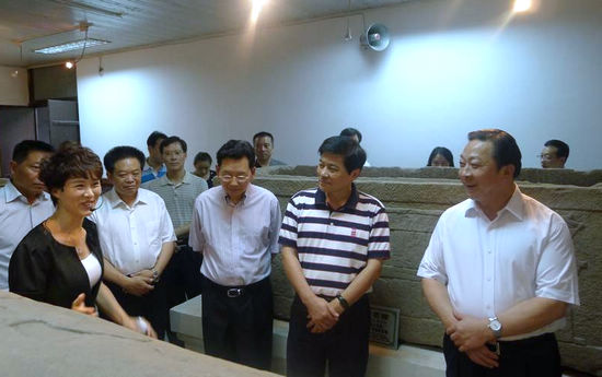 省委宣传部部长黄新初调研合江县汉棺博物馆(图2)