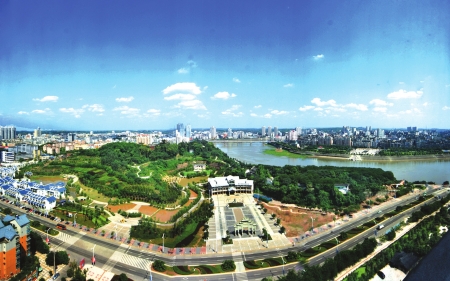 内江市委书记唐利民：要让“来者依恋、居者自豪”(图1)