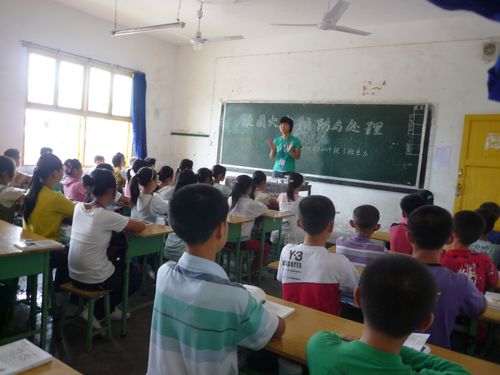 合面中学进行“校园防火”安全教育