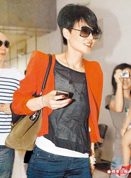 王菲低调赴台变亲民天后