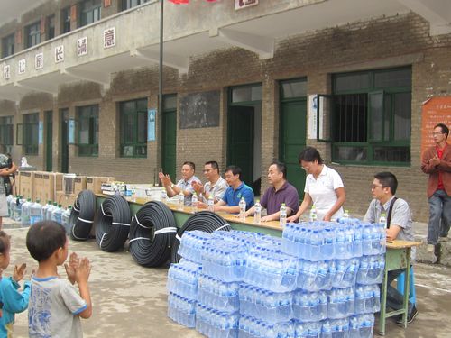 泸州市移动公司深入护家乡开展捐赠活动
