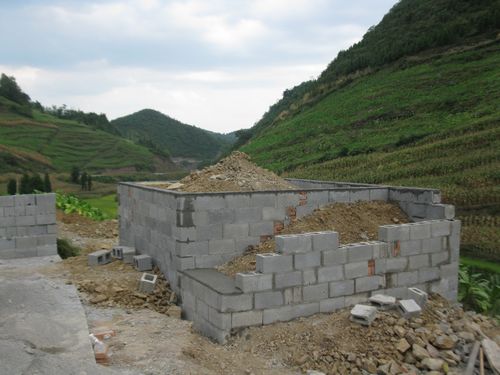 古蔺县马嘶苗族乡掀起环卫设施建设新高潮(图1)