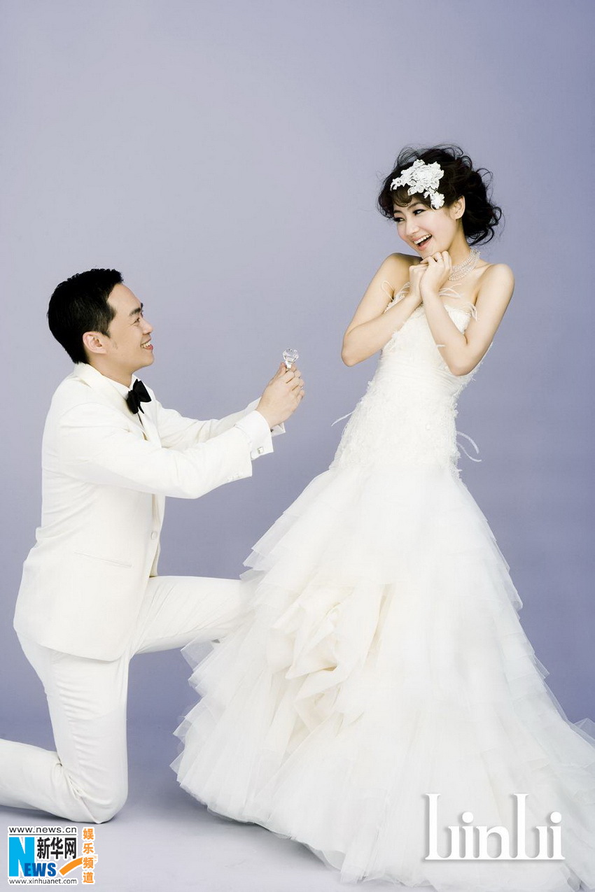 Selina为婚宴菜式写打油诗&nbsp;公布烧伤前婚纱照