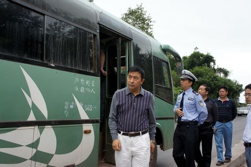 宜宾：县长站好“第一岗”把好“三道关”(图2)