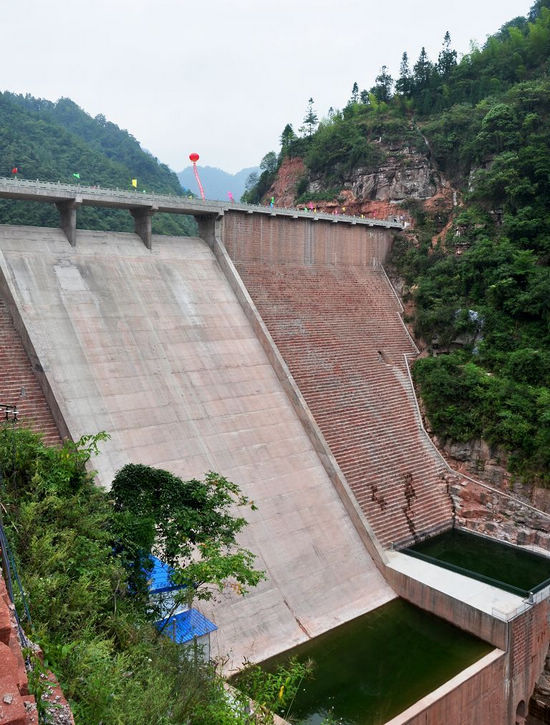 古蔺抗旱"及时雨" 龙爪河引水工程通过蓄水验收(图2) 古蔺抗旱"及时雨" 龙爪河引水工程通过蓄水验收(图2)