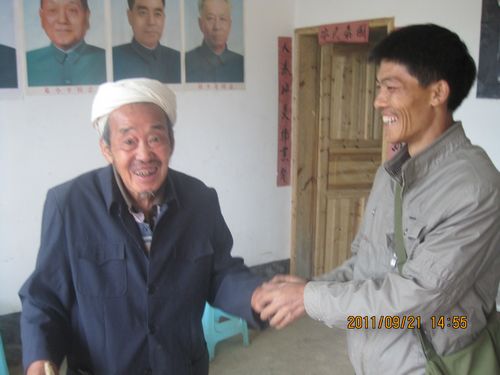 幸福之花处处开遍&nbsp;给力“送水哥”感动苗寨(图2)