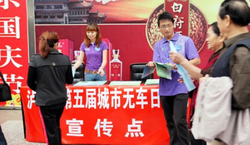 泸州城市“无车日”&nbsp;市长市民同乘公交(图5)