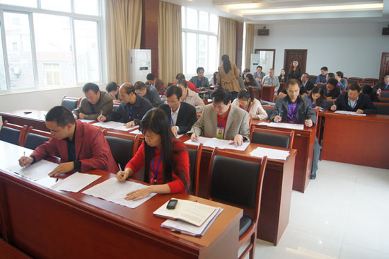 太伏镇举行《社会保险法》、《低碳经济》考试(图1)