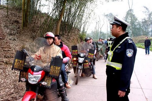 叙永三举措做好&nbsp;“双节”交通安全(图1)