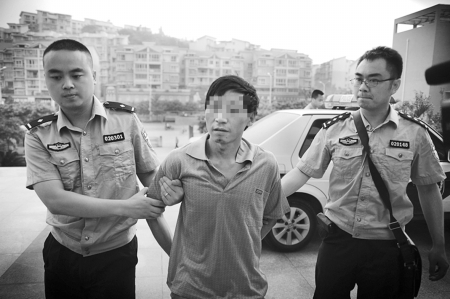 东躲西藏13年&nbsp;杀人犯矿井边落网(图1)