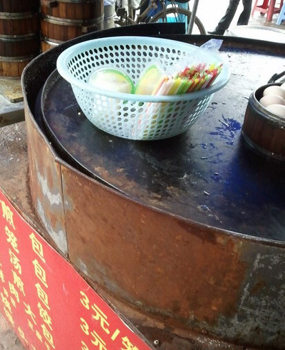劣质塑料吸管可能暗藏“杀机”?(图1)