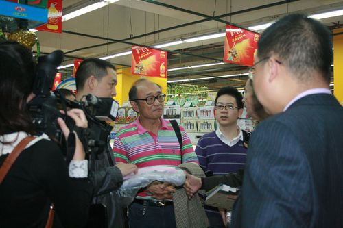 省食品安全整顿督查组莅临江阳区督查指导工作(图2)