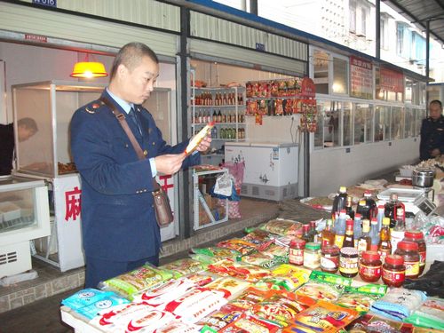 蓝田工商所开展“国庆”节前食品安全专项检查(图1) 蓝田工商所开展“国庆”节前食品安全专项检查(图1)